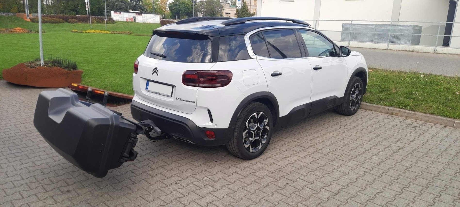 Citroen C5 Aircross z relingami Thule Santu Thule Epos 2 Citroen C5 Aircross z relingami Thule Santu Thule Epos 2